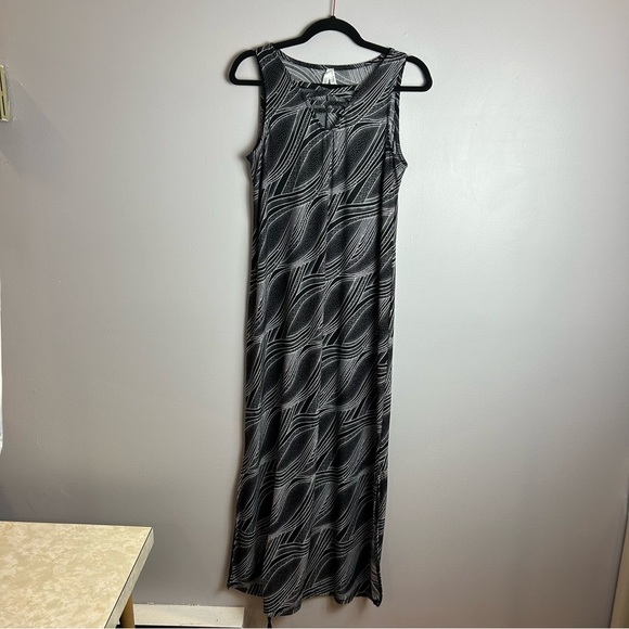 2 Dye 4 Sleeveless Black and White Maxi Dress Size Medium - Picture 6 of 13